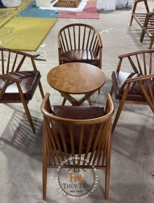 Ghế 12 nan kết hợp bàn chân sao, cho ko gian thêm nổi bật