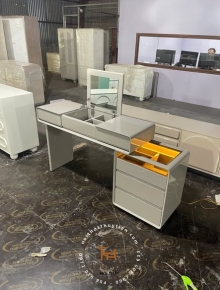 Bàn trang điểm em đặt theo yêu cầu khách
