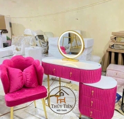 Bàn phấn xếp ly đủ màu