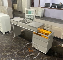 Bàn trang điểm em đặt theo yêu cầu khách