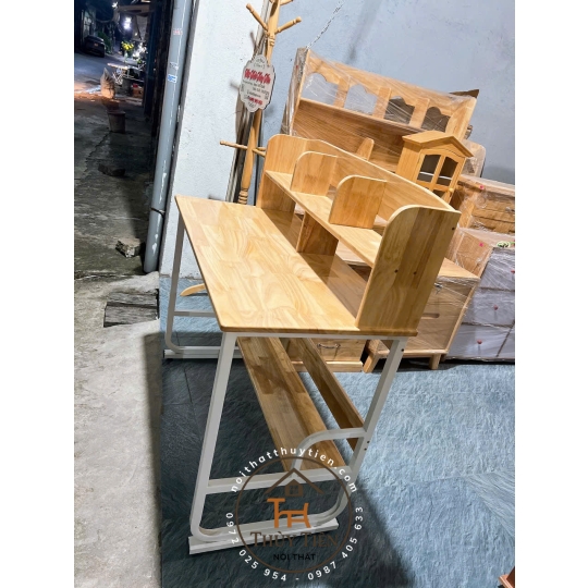 Bàn học sinh chân sắt mặt gỗ cao su tự nhiên - 001