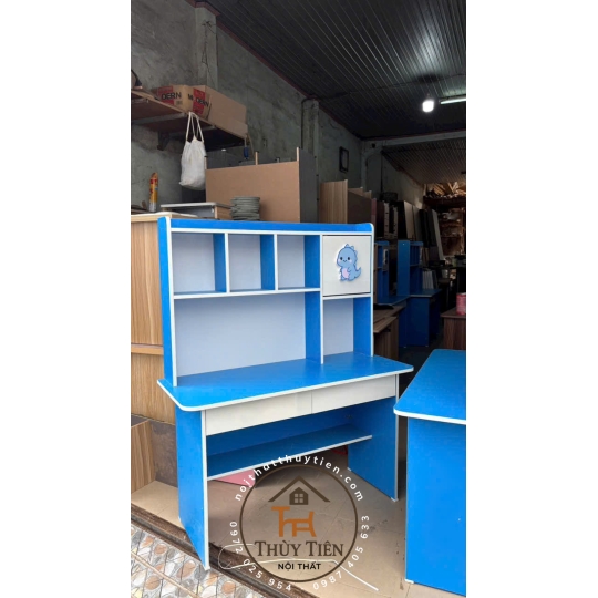 Bàn học màu cho bé