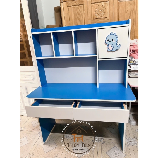 Bàn học Min màu gắn hình thú 3 d cho bé