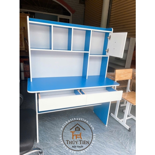 Bàn học Min màu gắn hình thú 3 d cho bé