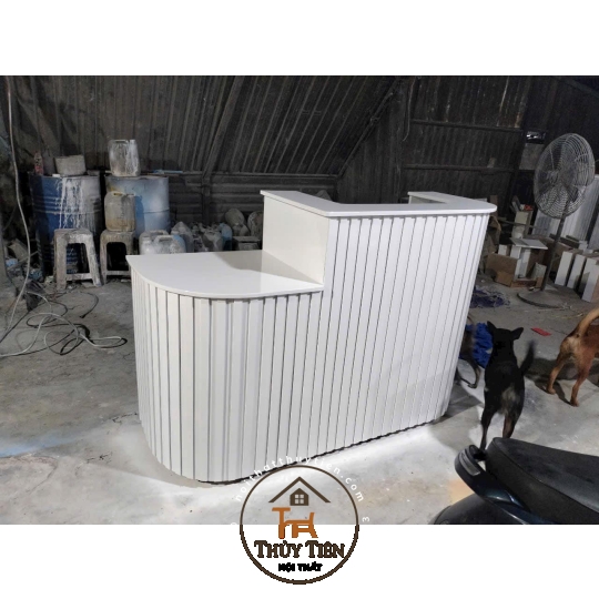 Quầy thu ngân- lễ tân e nhận làm theo yêu cầu