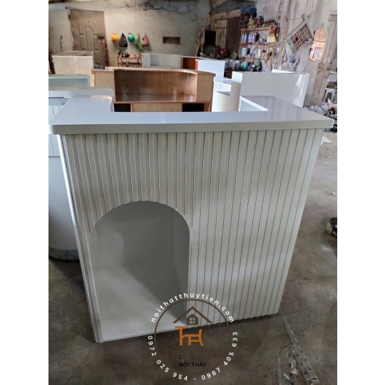 Quầy thu ngân- lễ tân e nhận làm theo yêu cầu