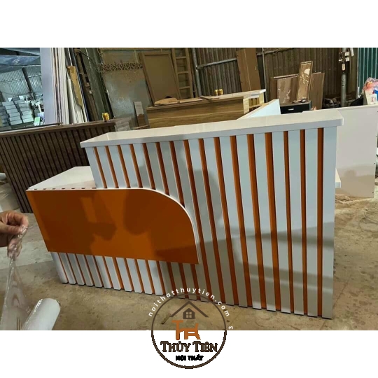 Quầy thu ngân- lễ tân e nhận làm theo yêu cầu