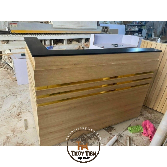 Quầy thu ngân- lễ tân e nhận làm theo yêu cầu