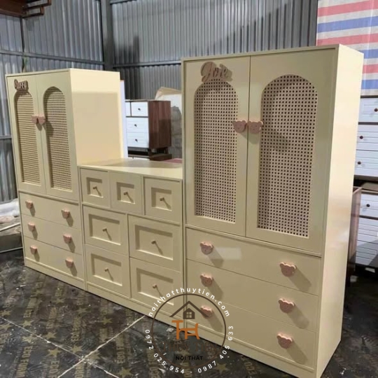 Tủ em bé e đặt theo yêu cầu khách - 007