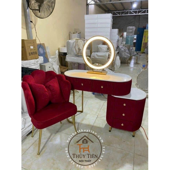 Bàn phấn xếp ly đủ màu