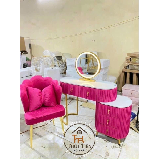 Bàn phấn xếp ly đủ màu