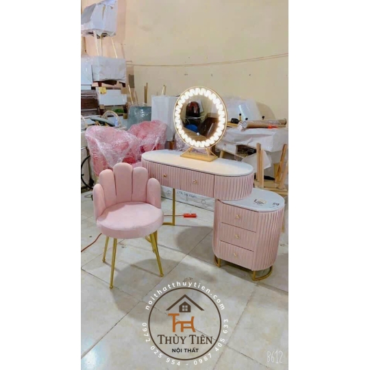 Bàn phấn xếp ly đủ màu