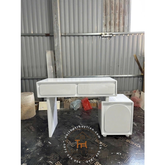 Xưởng e vẫn nhận làm các mẫu bàn trang điểm , bàn làm việc , tủ kệ decol theo yêu cầu nhé  Thích màu nào thợ e sơn màu đó