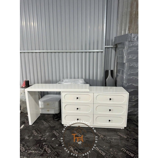 Xưởng e vẫn nhận làm các mẫu bàn trang điểm , bàn làm việc , tủ kệ decol theo yêu cầu nhé  Thích màu nào thợ e sơn màu đó