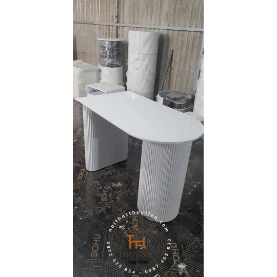 Xưởng e vẫn nhận làm các mẫu bàn trang điểm , bàn làm việc , tủ kệ decol theo yêu cầu nhé  Thích màu nào thợ e sơn màu đó