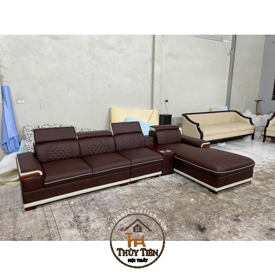 Lên mẫu sofa cho khách tham khảo 