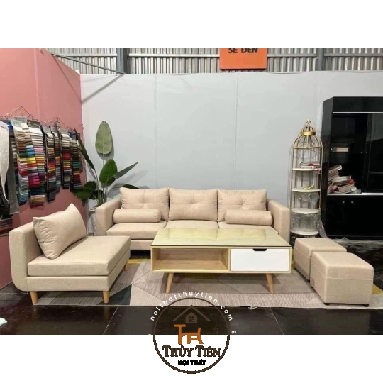 Lên mẫu sofa cho khách tham khảo 