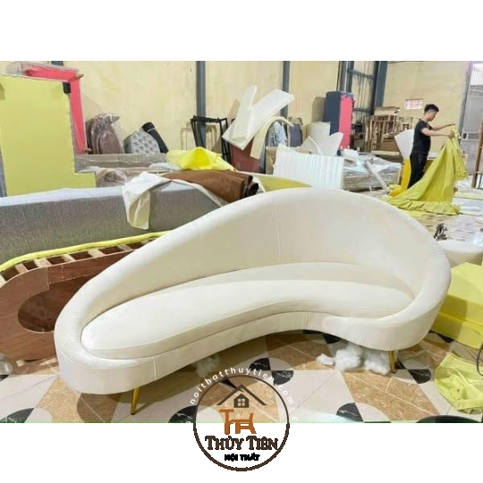 Lên mẫu sofa cho khách tham khảo 