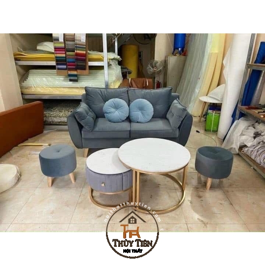 Lên mẫu sofa cho khách tham khảo 