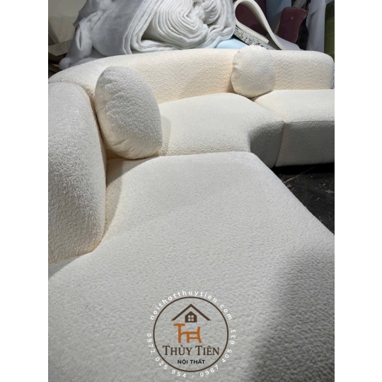 Sofa cong cho khách ạ 