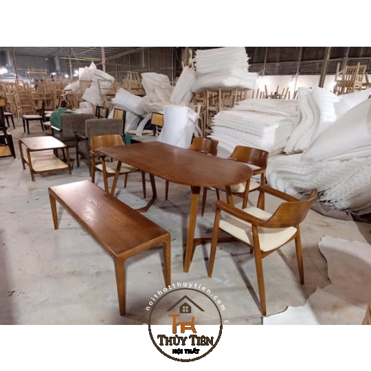 Bộ bàn ghế Hiro mặt nệm kết hợp cùng bàn chân V