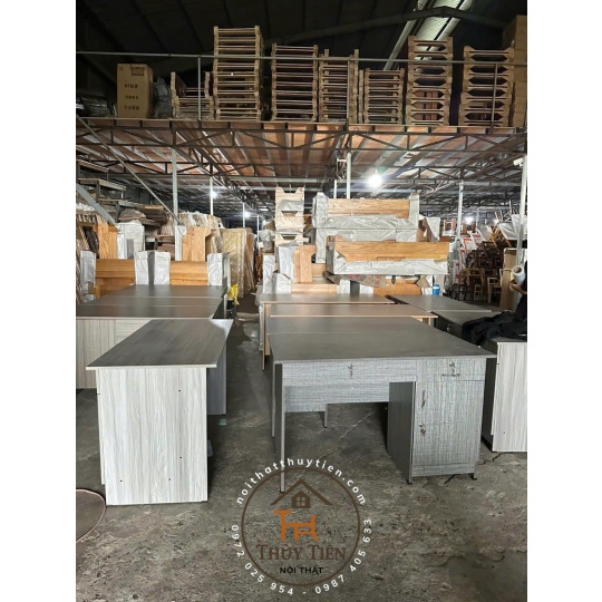 Bàn làm việc MDF lõi xanh - BLVMDF 002