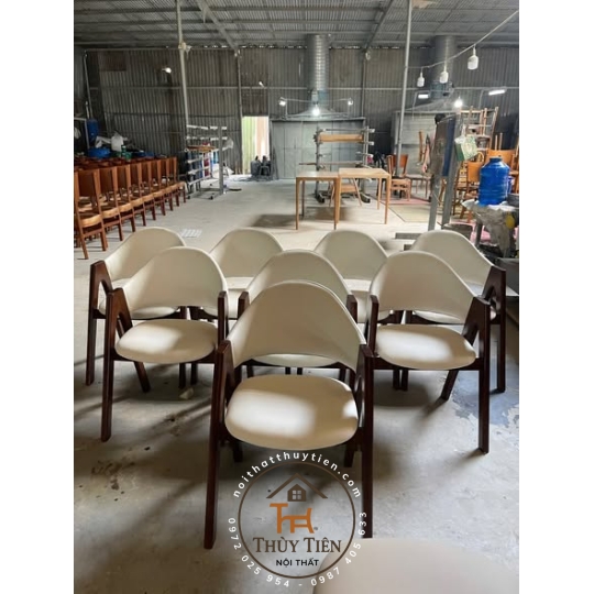 GHẾ CHỮ A BỌC DA TRẮNG KẾT HỢP SƠN NÂU💕💕