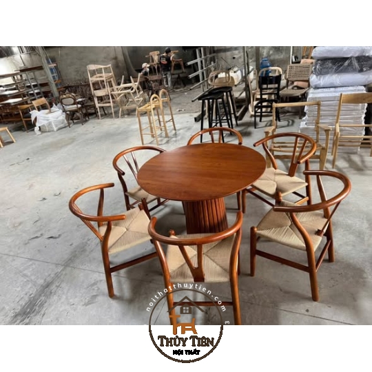 Bộ bàn ghế Wisbone kết hợp bàn tròn