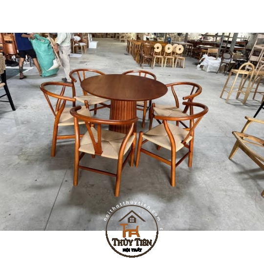Bộ bàn ghế Wisbone kết hợp bàn tròn