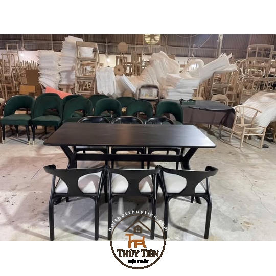 Đen Huyền bí cho chiếc ghế Maison