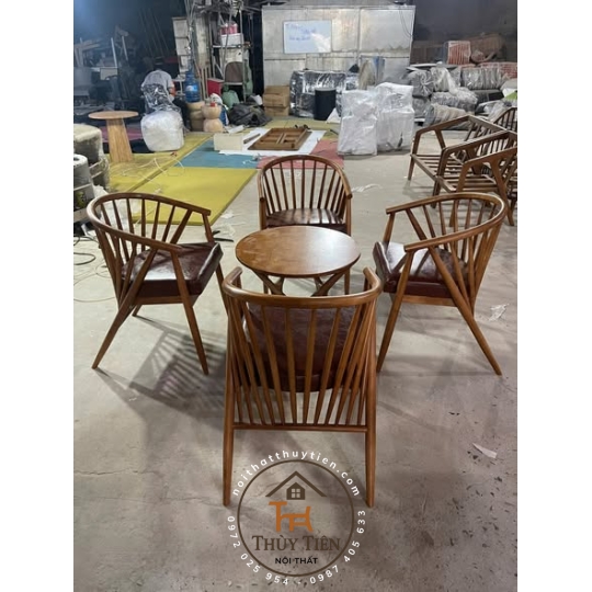 Ghế 12 nan kết hợp bàn chân sao, cho ko gian thêm nổi bật