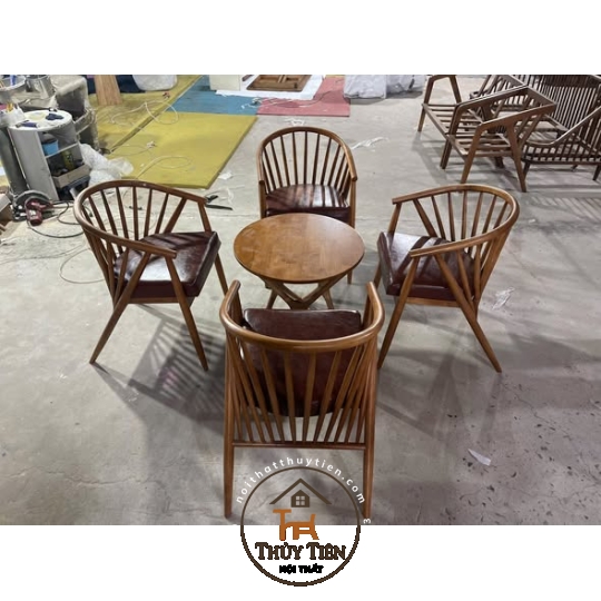 Ghế 12 nan kết hợp bàn chân sao, cho ko gian thêm nổi bật