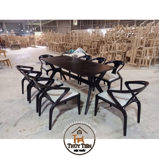 Đen Huyền bí cho chiếc ghế Maison