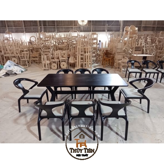 Đen Huyền bí cho chiếc ghế Maison