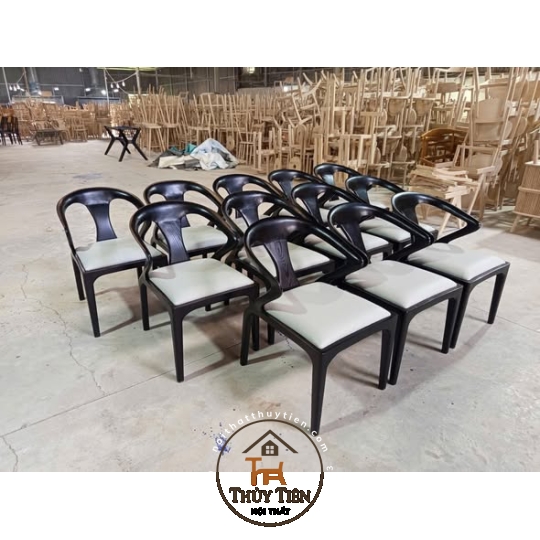Đen Huyền bí cho chiếc ghế Maison