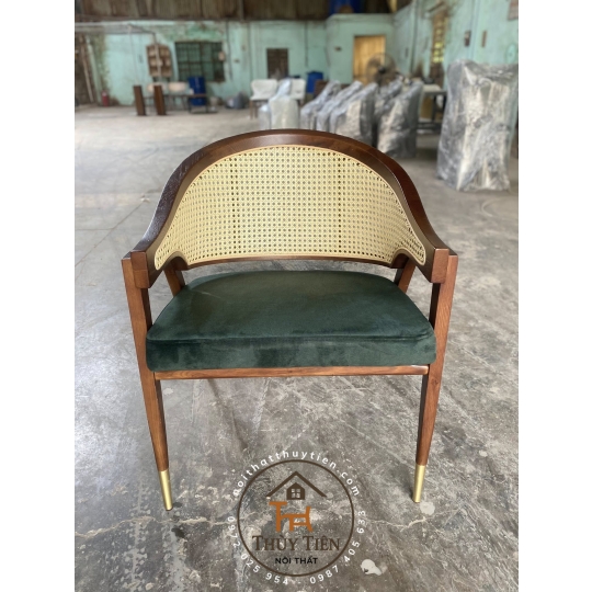 Wormley Armchair: Tinh hoa thủ công, nâng tầm không gian sống."