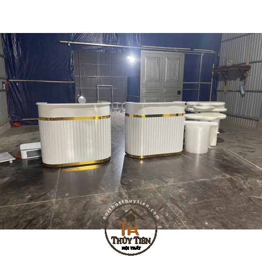 Quầy thu ngân- lễ tân e nhận làm theo yêu cầu