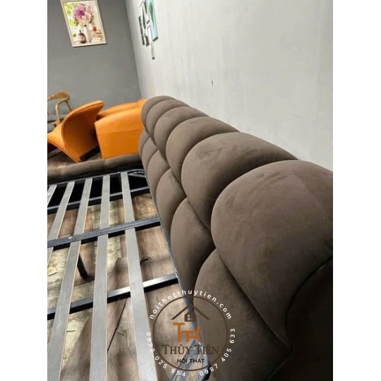 Giường bánh mì bọc nỉ nhung, vạt khung sắt