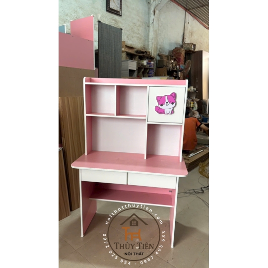 Bàn học Min màu gắn hình thú 3 d cho bé