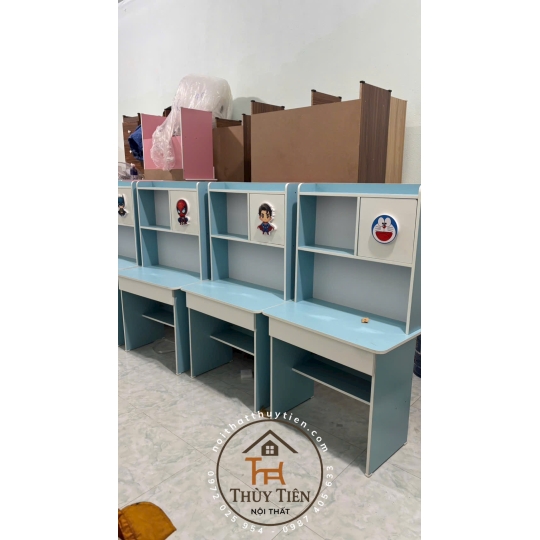 Bàn học Min màu gắn hình thú 3 d cho bé