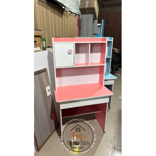 Bàn học Min màu gắn hình thú 3 d cho bé