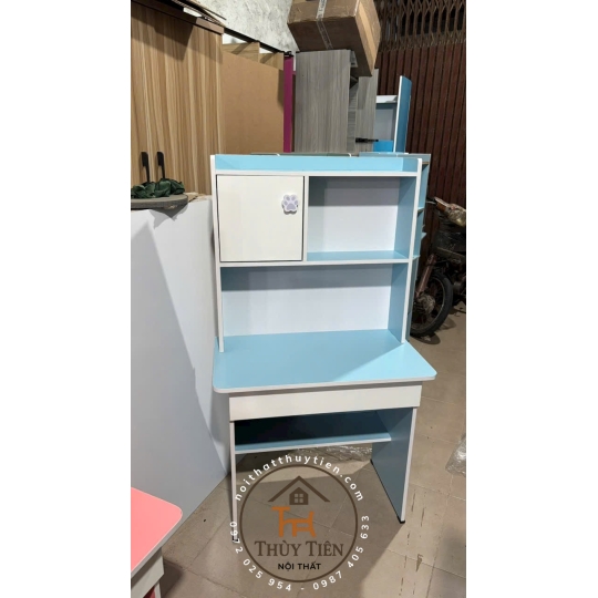 Bàn học Min màu gắn hình thú 3 d cho bé