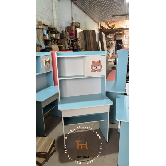 Bàn học Min màu gắn hình thú 3 d cho bé