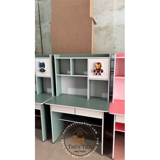 Bàn học Min màu gắn hình thú 3 d cho bé