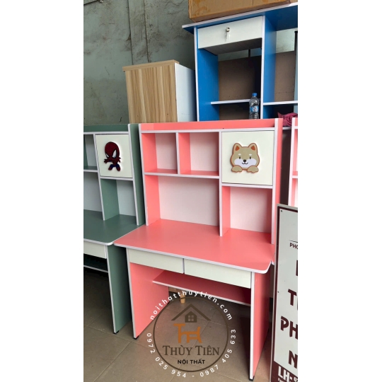 Bàn học Min màu gắn hình thú 3 d cho bé