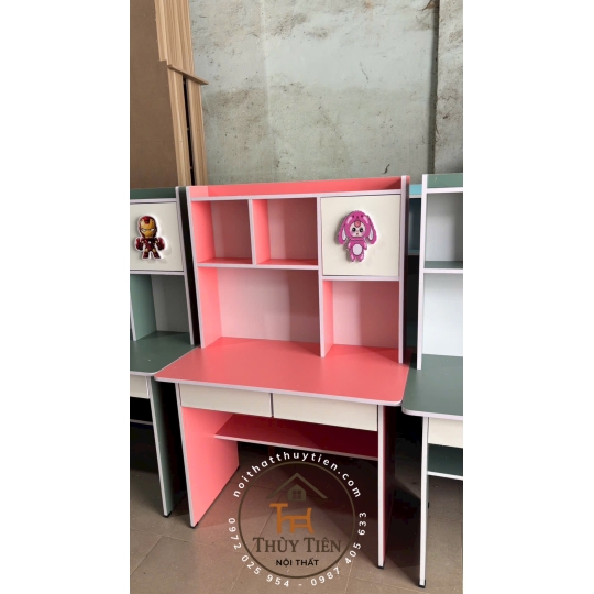 Bàn học Min màu gắn hình thú 3 d cho bé