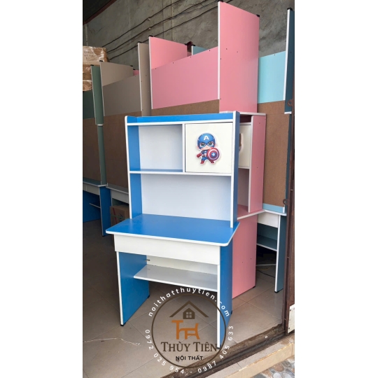 Bàn học Min màu gắn hình thú 3 d cho bé