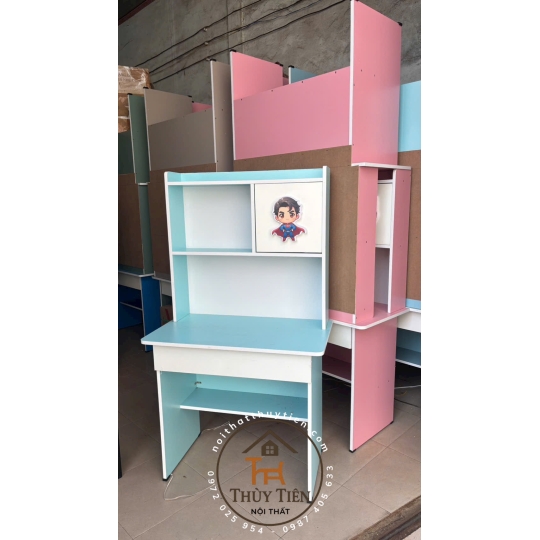 Bàn học Min màu gắn hình thú 3 d cho bé