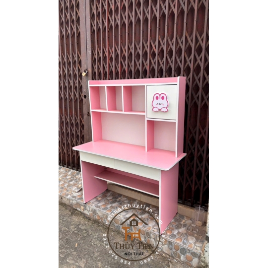 Bàn học Min màu gắn hình thú 3 d cho bé