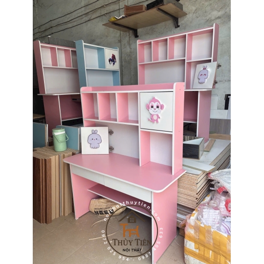Bàn học Min màu gắn hình thú 3 d cho bé